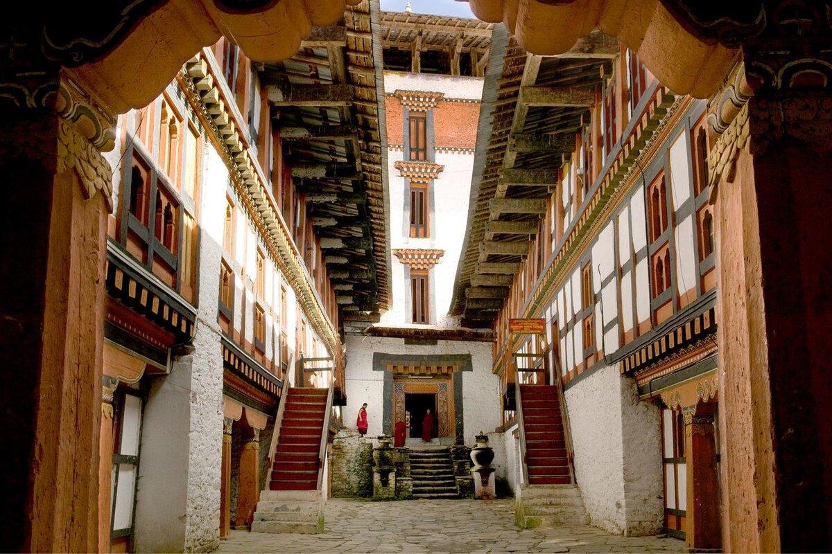 jakar-dzong-bumthang-bhutan