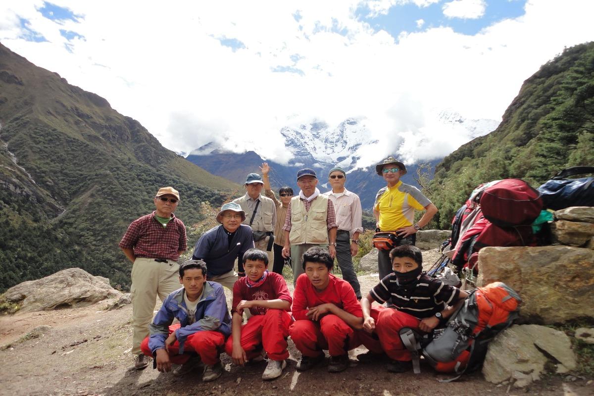 Trekking team to Everest